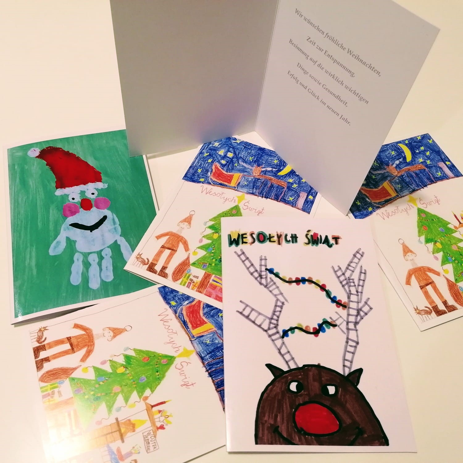Wyjątkowe kartki świąteczne malowane przez dzieci naszych Pracowników